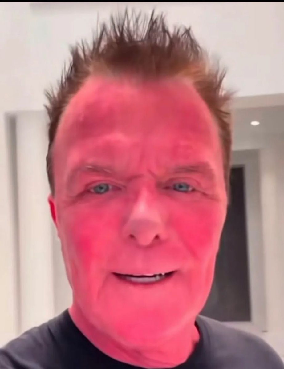 1SchmuserKadser's tweet image. Tupperware nachdem man Bolognese reingetan hat