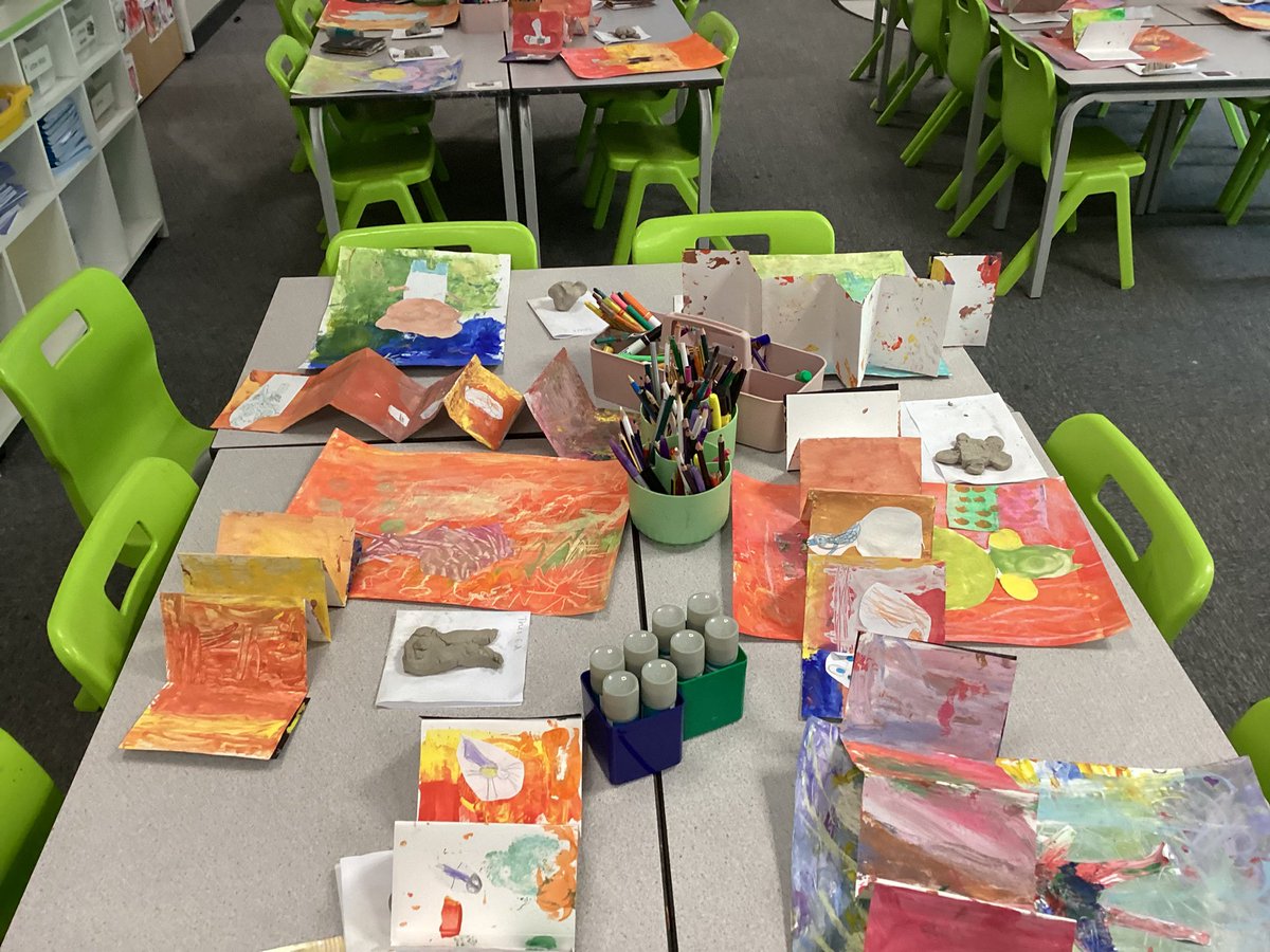 Mrs Herzberg tweet media