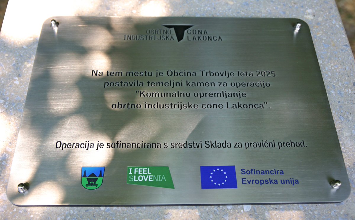 ✅Položen temeljni kamen za OIC Lakonca, ki predstavlja pomemben korak k novemu razvojnemu zagonu Trbovelj in celotnega Zasavja.

📊Projekt se bo izvajal s sredstvi Sklada za pravičen prehod. Višina sofinanciranja 9,36 mio EUR. 

📸 M. Kirn

#trbovlje