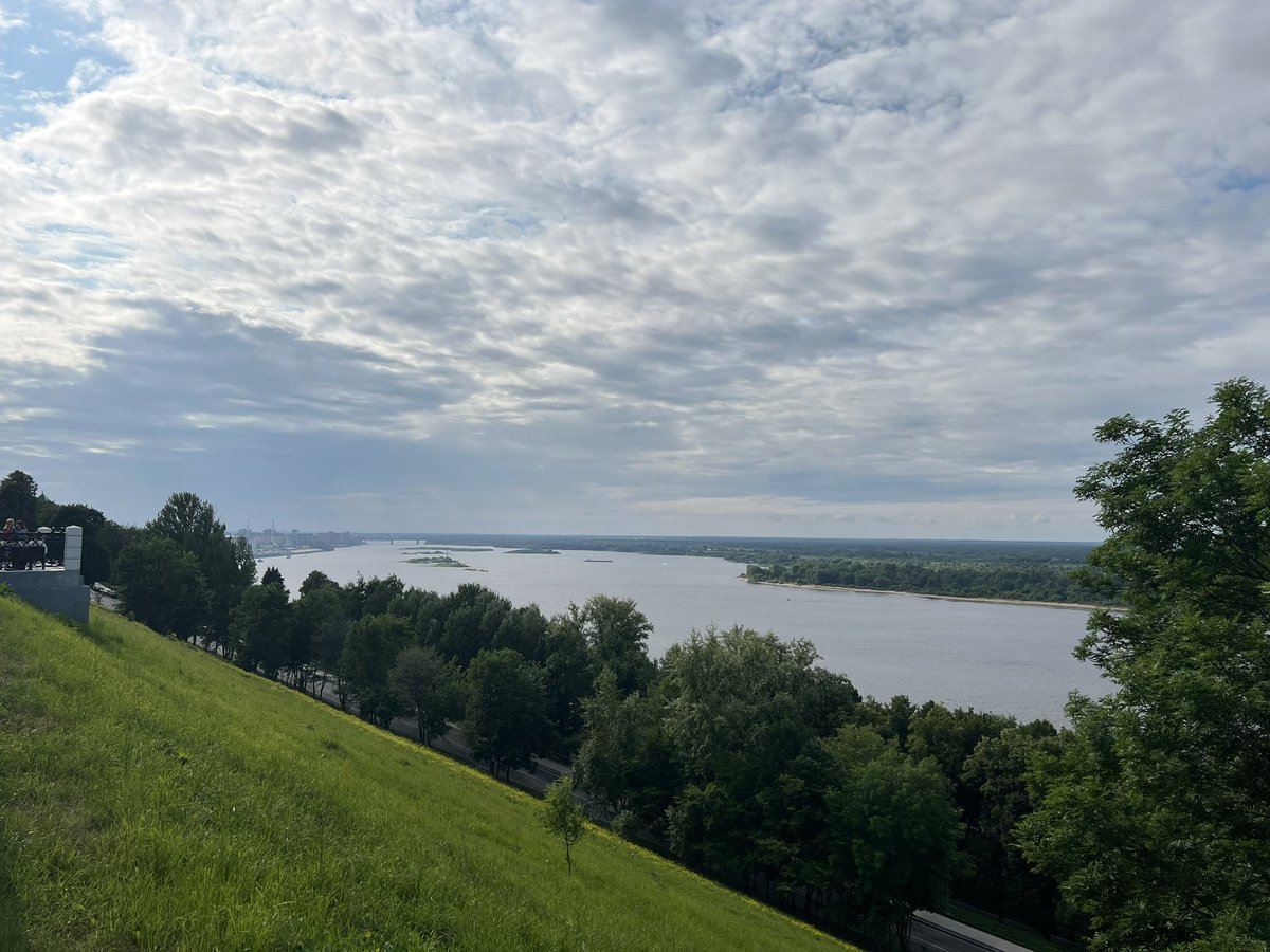 Впервые за полгода решил воспользоваться преимуществами расположения своего офиса и вышел прогуляться, воздухом подышать