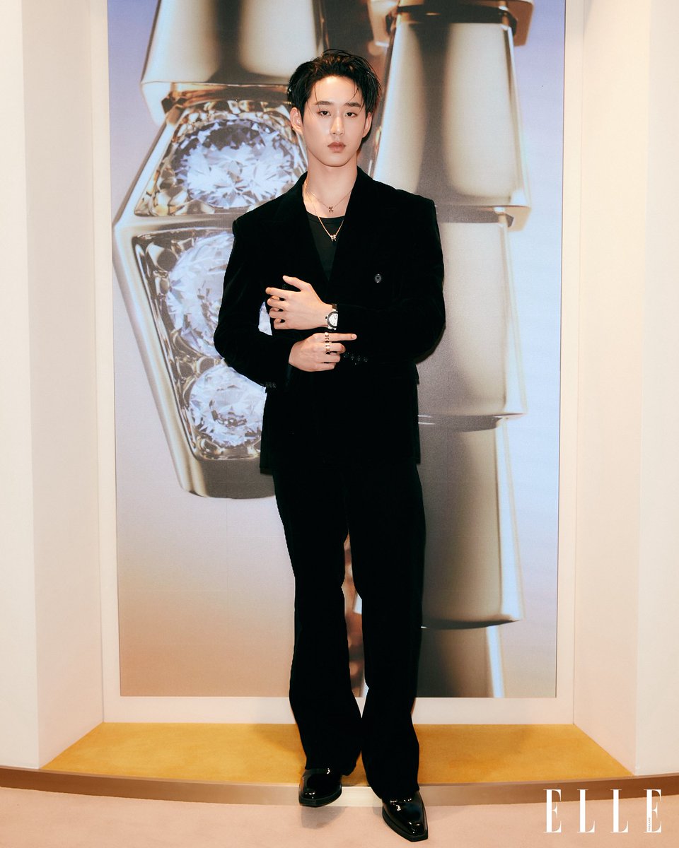 ส่องลุคของหนุ่มสุดฮอต เอส ศุภ <a href="/EstRvp/">est_rvp</a> ที่มาร่วมชมความงดงามและเฉลิมฉลองป๊อปอัพสโตร์แห่งล่าสุดของ <a href="/Bulgariofficial/">Bvlgari</a> ณ เซ็นทรัลชิดลม ชั้น 1 ที่ได้รับบันดาลใจมาจากบุลการีคาเฟ่ที่กรุงโรม

#ELLEThailand 
#BvlgariCentralChidlom 
#BvlgariThailand #est_rvp
#BvlgariPopUpOpeningxEST