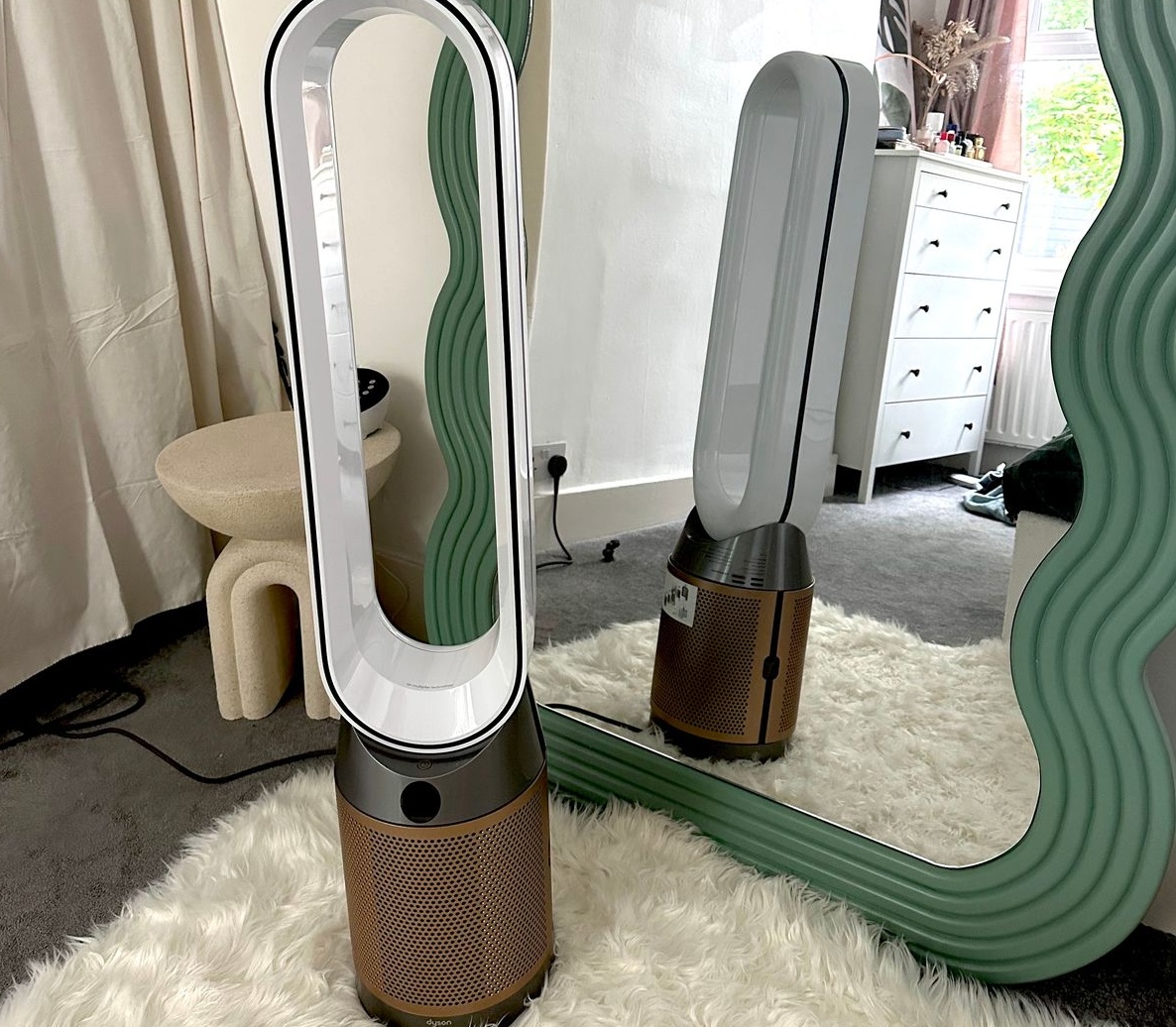 Dyson fan that 'makes sleep possible' in hot temperatures gets £100 saving for heatwave week #affiliates
mirror.co.uk/money/shopping…