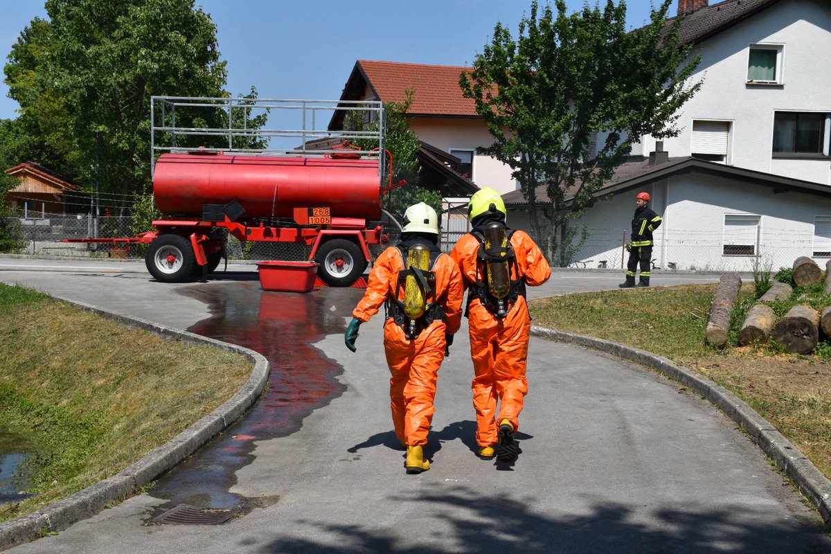 📣 Z zaključnim izpitom in prikazno vajo je danes usposabljanje za poklicnega gasilca uspešno zaključila 32. generacija.🚒👨🏻‍🚒