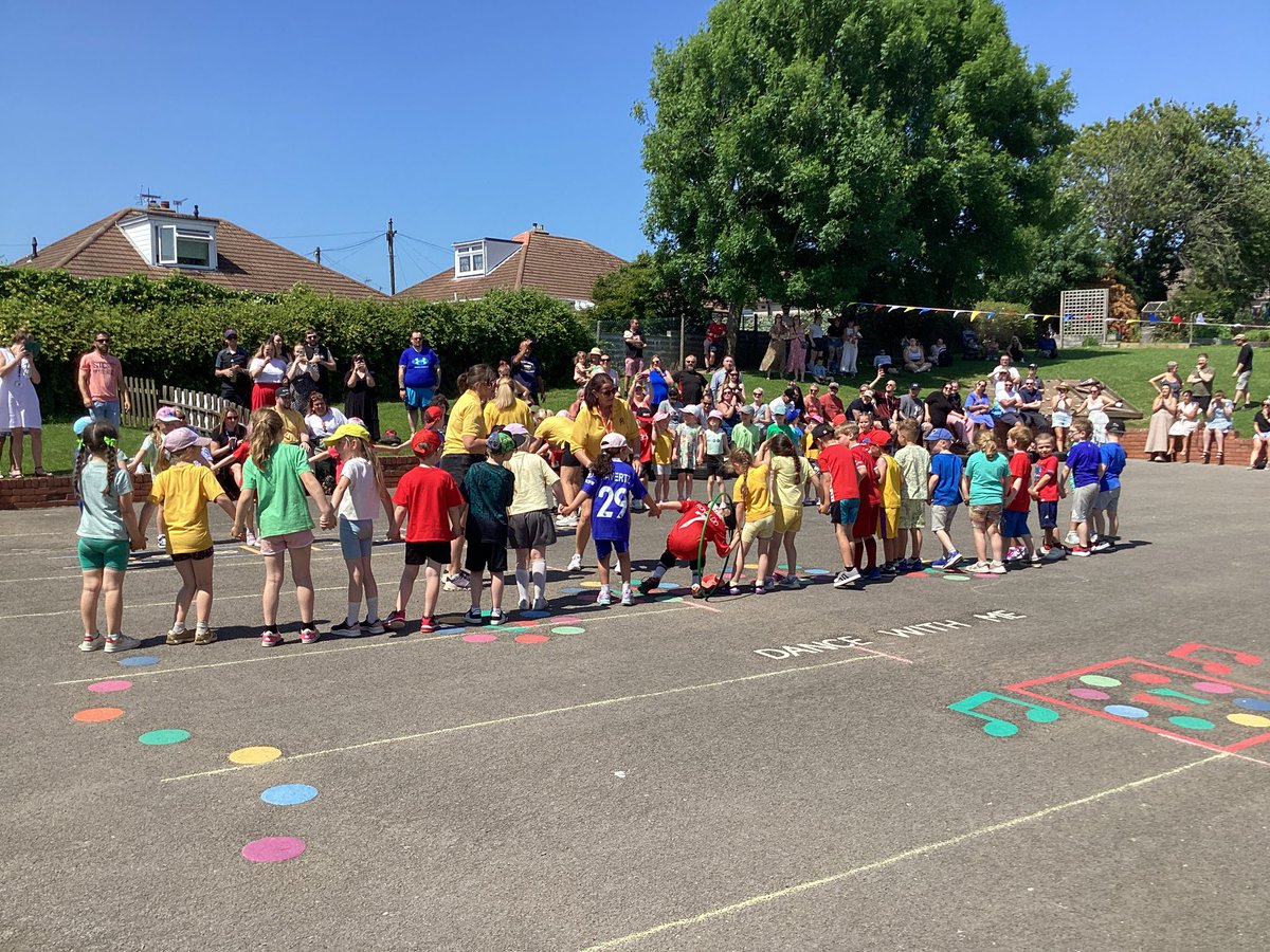 CGIPhillips's tweet photo. A super sports day yesterday! Da iawn Pawb 🥇🥈🥉 #HealthyConfidentIndividuals #CGIWB https://t.co/xelQvJ4KwT