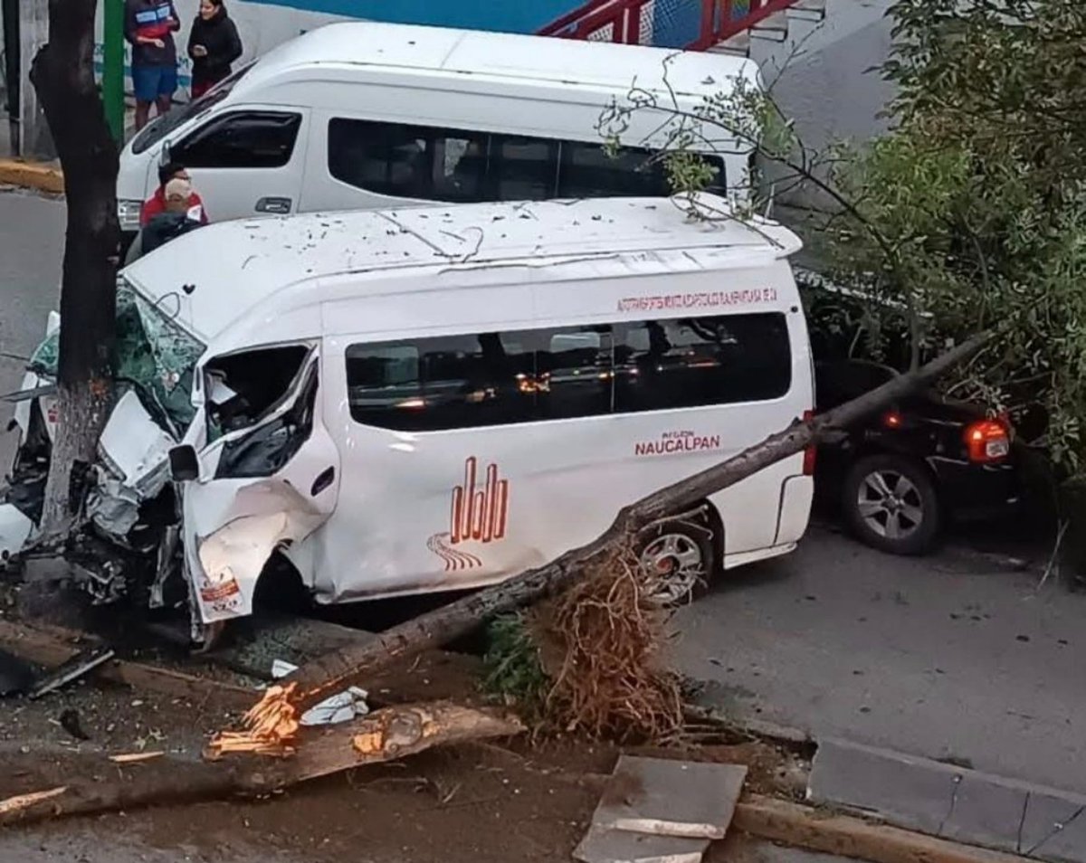 #EstaMañana || Al menos diez personas resultaron lesionadas tras registrarse un fuerte accidente, en el que se vieron involucradas una camioneta de transporte público y una camioneta particular.

Esto ocurrió en la avenida #MarioColin y #FranciscoVilla, #Tlalnepantla,