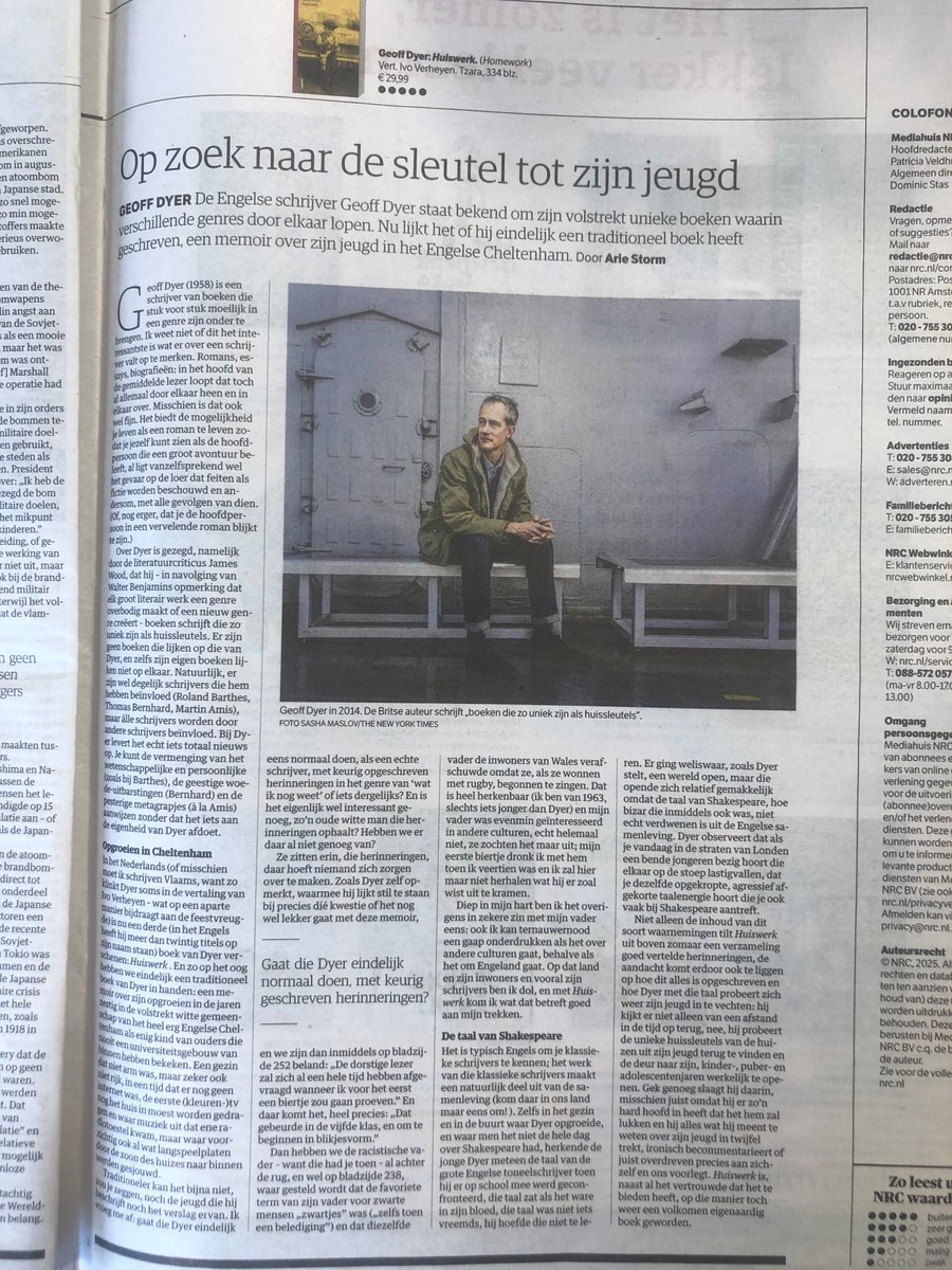In het boekenkatern van NRC vandaag Arie Storm over Geoff Dyer.👇 Ook Maria Barnas over de nieuwe dichtbundel van Nachoem Wijnberg, Bart Funnekotter over de redenen om atoombommen op Japan te gooien (ik vermoed sinds lang dat racisme jegens Aziaten de beslissing beïnvloedde).