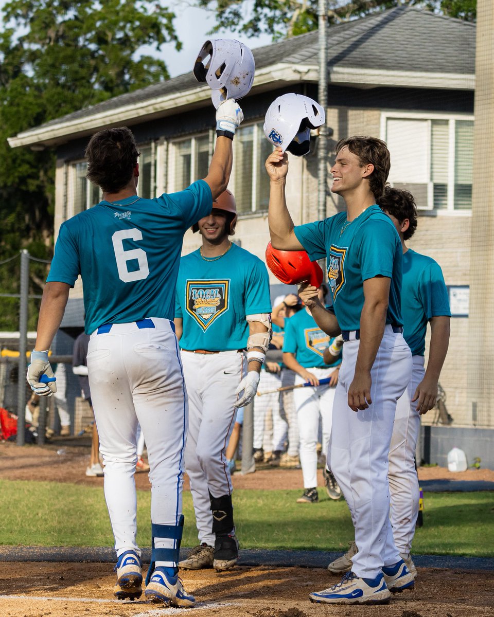 WheresHomePod's tweet image. Tyler Ellis brings home MVP of the game! Teal team takes the win 9-8!
#whereshome
