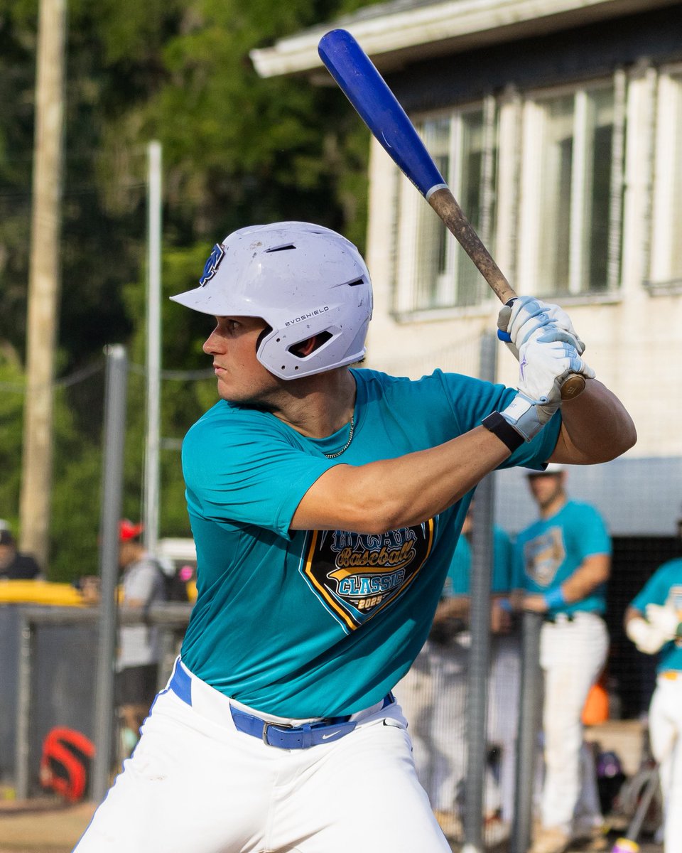 WheresHomePod's tweet image. Tyler Ellis brings home MVP of the game! Teal team takes the win 9-8!
#whereshome