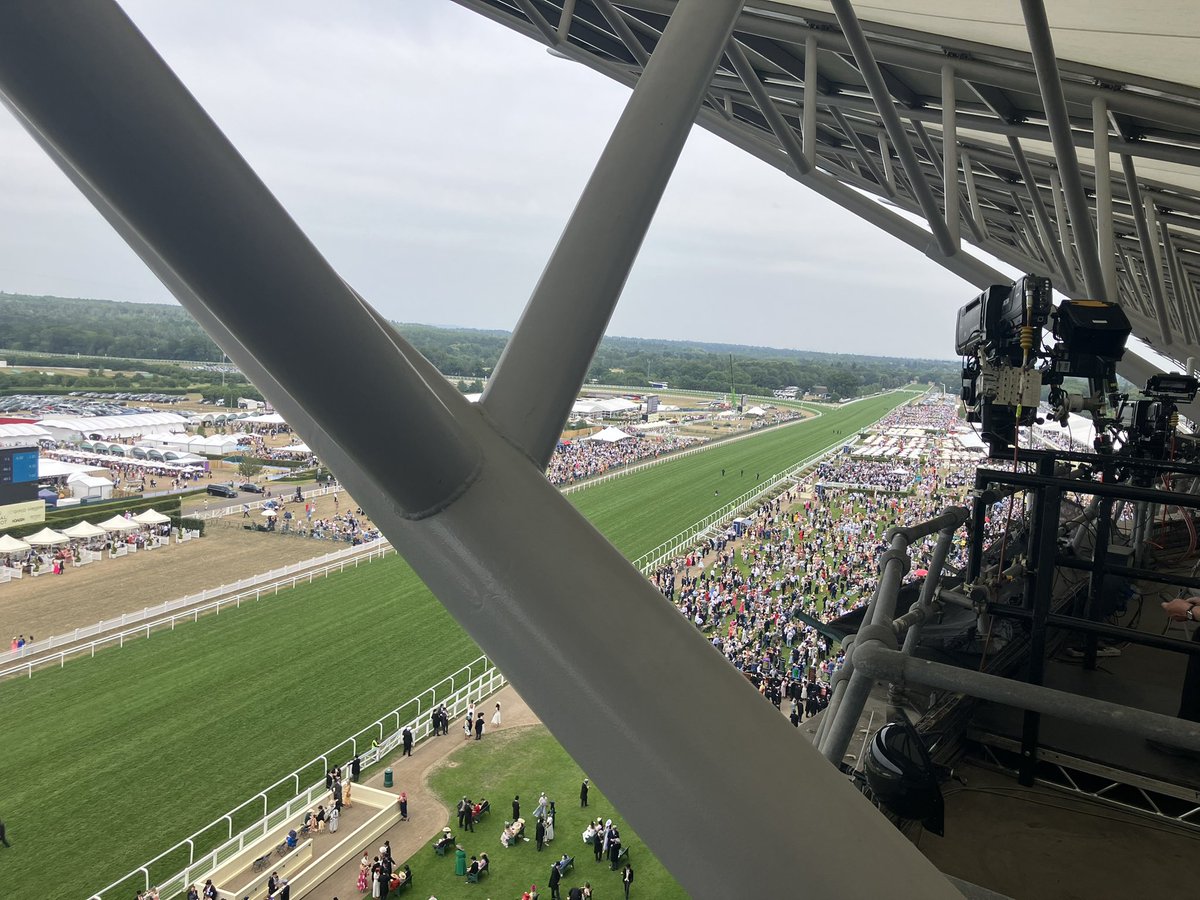 TimDellor's tweet image. Our 4th afternoon @Ascot - having a great week enjoying the racing. We’re on @BBCBerkshire and @bbc5live Sports Extra and @BBCSounds from now until 5pm.