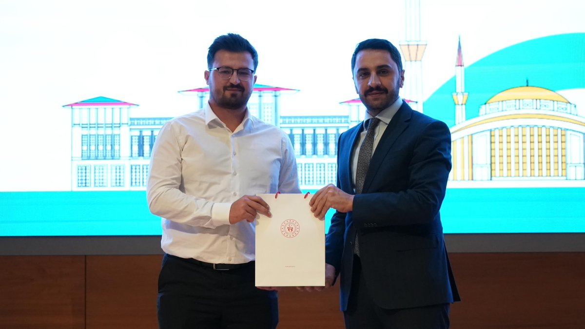 Balıkesir Gençlik ve Spor İl Müdürlüğü (@gsb_balikesir) on Twitter photo 📍“ Gençler Bakanlığında Buluştu “
16-18 Haziran tarihleri arasında gerçekleşen Bakanlığımızın “ Gençler Bakanlığında Buluşuyor “ projesi kapsamında Balıkesir kafilesi olarak Ankara’da yerimizi aldık .
<a href="/OA_BAK/">Dr. Osman Aşkın Bak</a>
<a href="/gencliksporbak/">Gençlik ve Spor Bakanlığı 🇹🇷</a> 📍“ Gençler Bakanlığında Buluştu “
16-18 Haziran tarihleri arasında gerçekleşen Bakanlığımızın “ Gençler Bakanlığında Buluşuyor “ projesi kapsamında Balıkesir kafilesi olarak Ankara’da yerimizi aldık .
<a href="/OA_BAK/">Dr. Osman Aşkın Bak</a>
<a href="/gencliksporbak/">Gençlik ve Spor Bakanlığı 🇹🇷</a>