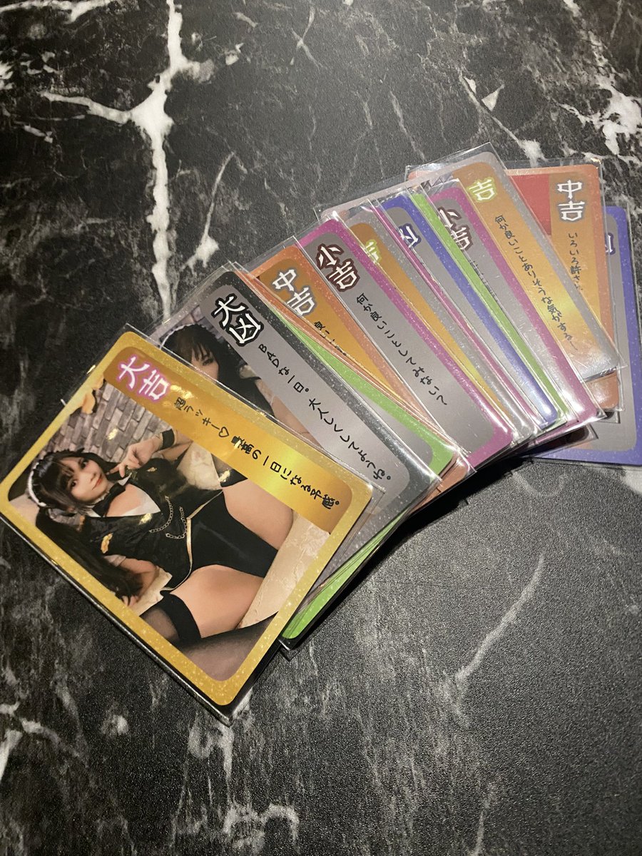 明日のぺにーまーけっとではこちらを出します！
<a href="/peniimarket/">ぺにーまーけっと</a> 

🆕写真おみくじカード🧧

写真付きおみくじカード16種類+写真データQRコード
¥1300

ひなたの初写真
¥1500

#ぺにま #女装