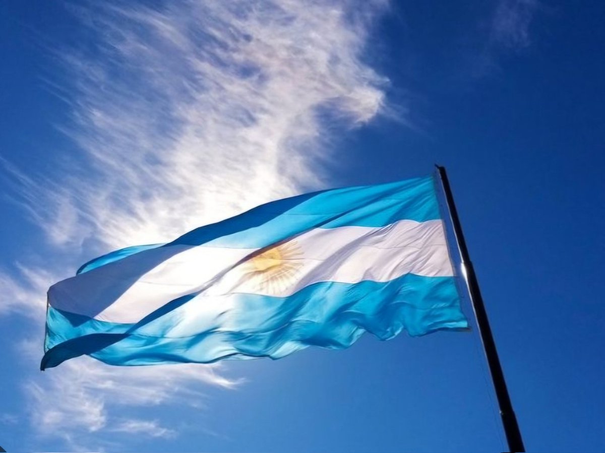 Ricardo Guerra (@ricardoguerralr) on Twitter photo Nuestra bandera celeste y blanca. Feliz día! Nuestra bandera celeste y blanca. Feliz día!