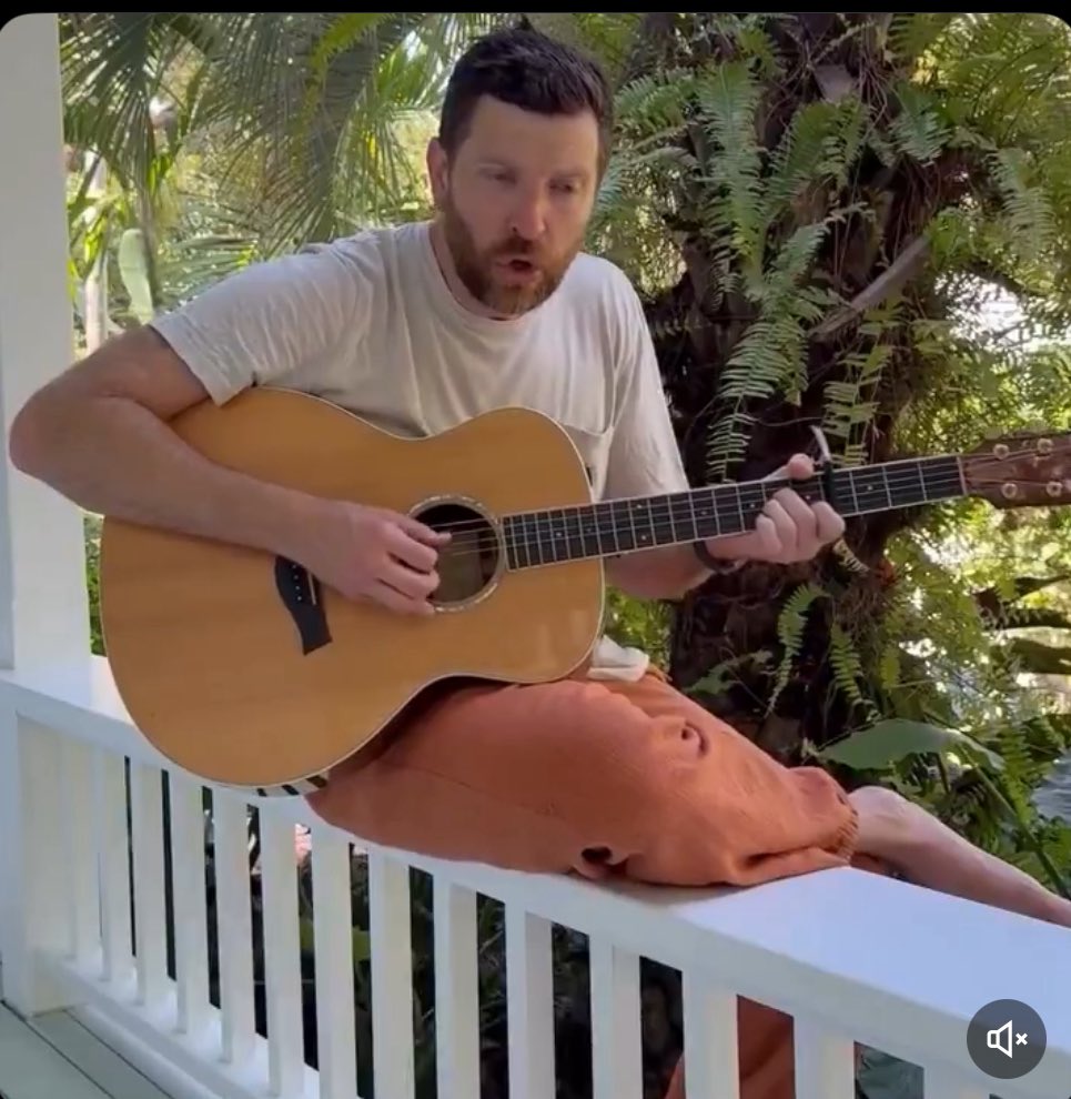 BrettEld76199's tweet image. Acoustic singin in the breeze 🌴☀️🌞