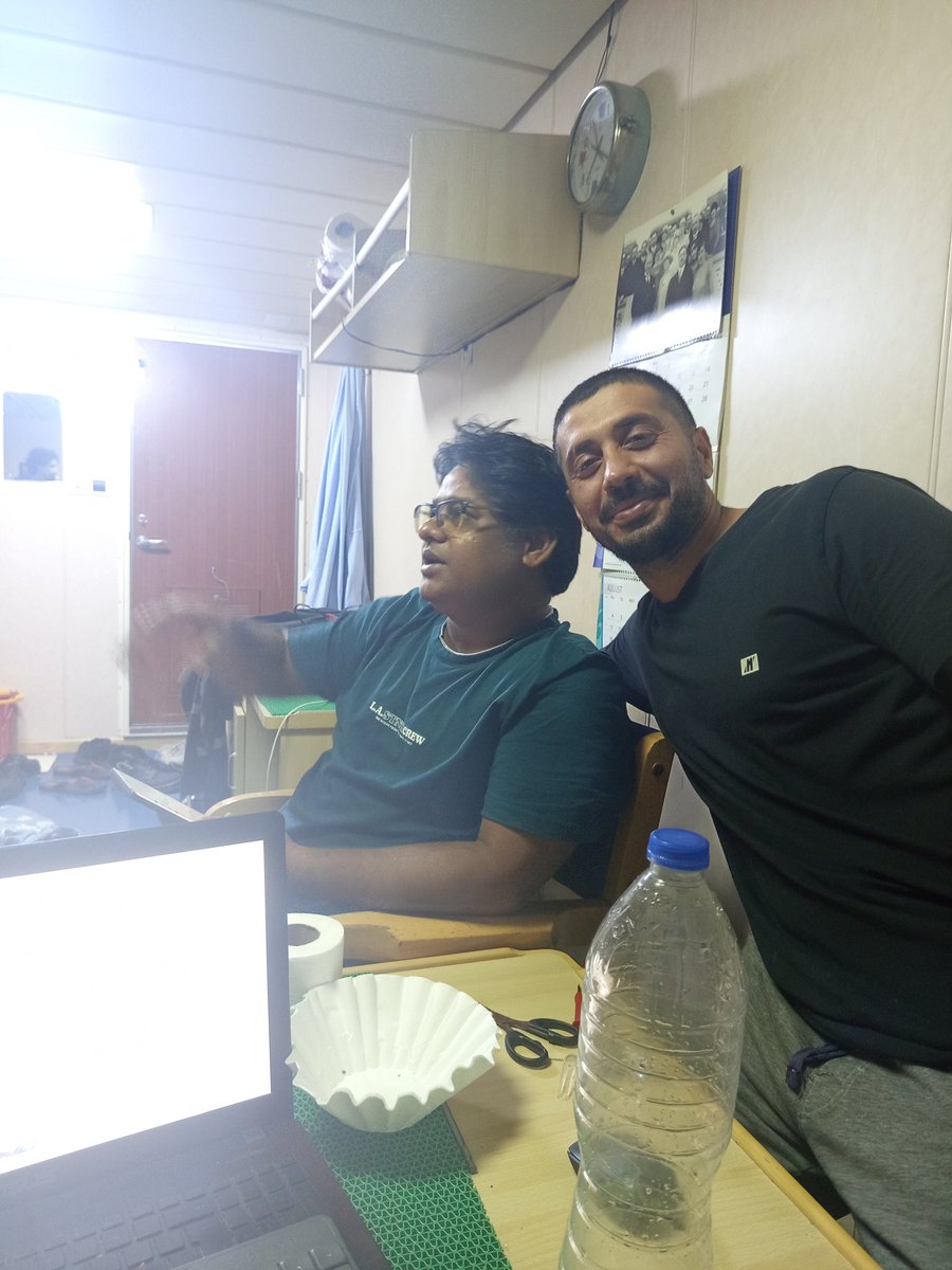 Hindistan'da Hintli üçüncü çarkçıya dışarıdan dana hamburger söylemeye çalışan elektrik zabitine de saygılar <a href="/Selahat51544878/">Selahattin</a>