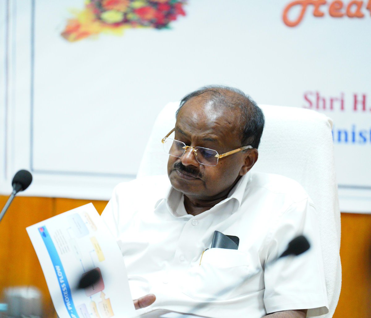 hd_kumaraswamy's tweet photo. Chaired a detailed review meeting at Salem Steel Plant (@PlantSalem) to chart a roadmap towards profitability, enhanced capacity, and resolving existing bottlenecks.

Discussions focused on scaling up speciality steel production, which holds critical applications across defence, railways, infrastructure & manufacturing.

Committed to unlocking the full potential of this strategic unit. 🇮🇳

@SteelMinIndia @SAILsteel

#SteelForNewIndia #SalemSteelPlant #SpecialitySteel #AatmanirbharBharat
