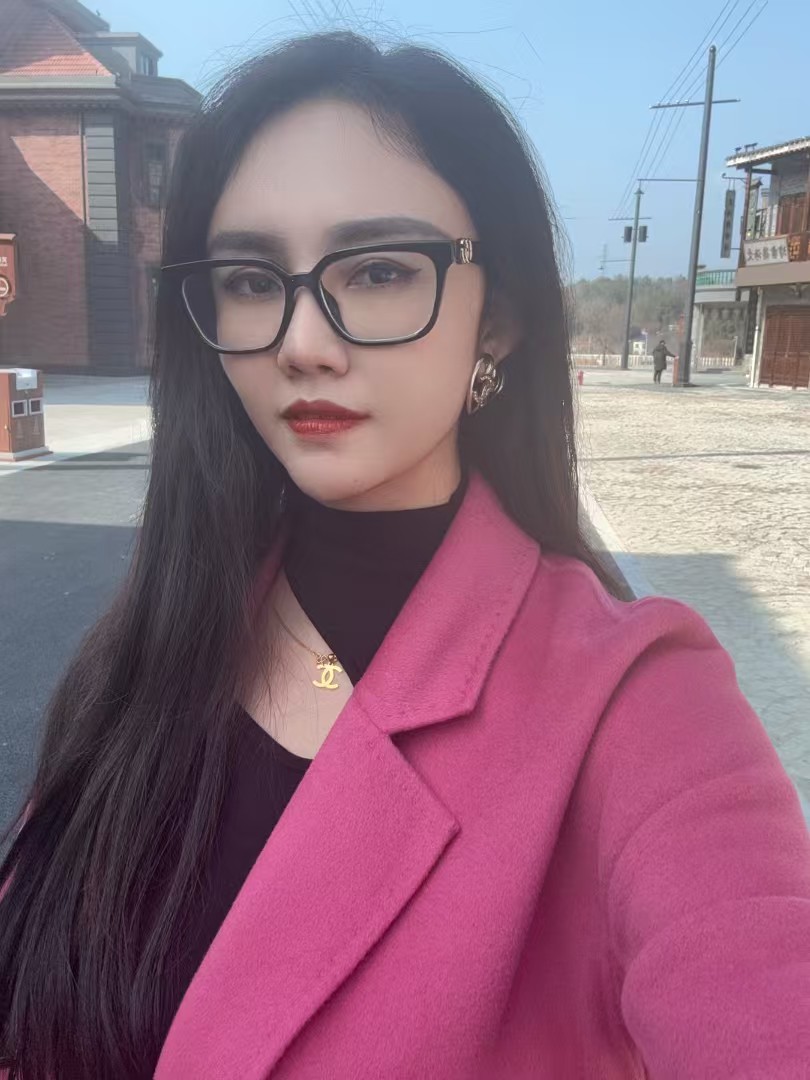 gzmilf's tweet photo. 沙园，四川閪，之前搞广告公司，但系大环境唔掂执左，有个女读紧书，时间比较自由，条女后生既时候做平面模特，身材超索，长腿E杯大奶豪华臀，性欲强，操作难度低 https://t.co/4yeCeMPZ6A