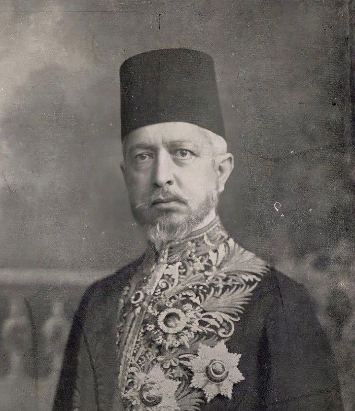 İzmit Mebusu Ziya Bersis🗣️:

“Said Halim Paşa’nın bir kitabı vardır: İslamlaşmak…

Bu kitapta Osmanlı Sadrazâmı, dünyanın bütün Müslümanlarının vatanını, aşağıda bizzat kendi el yazısı ve imzası ile bir tek cümlede tâyin ve tesbit eder: Müslümanın vatanı şeriatın hâkim olduğu