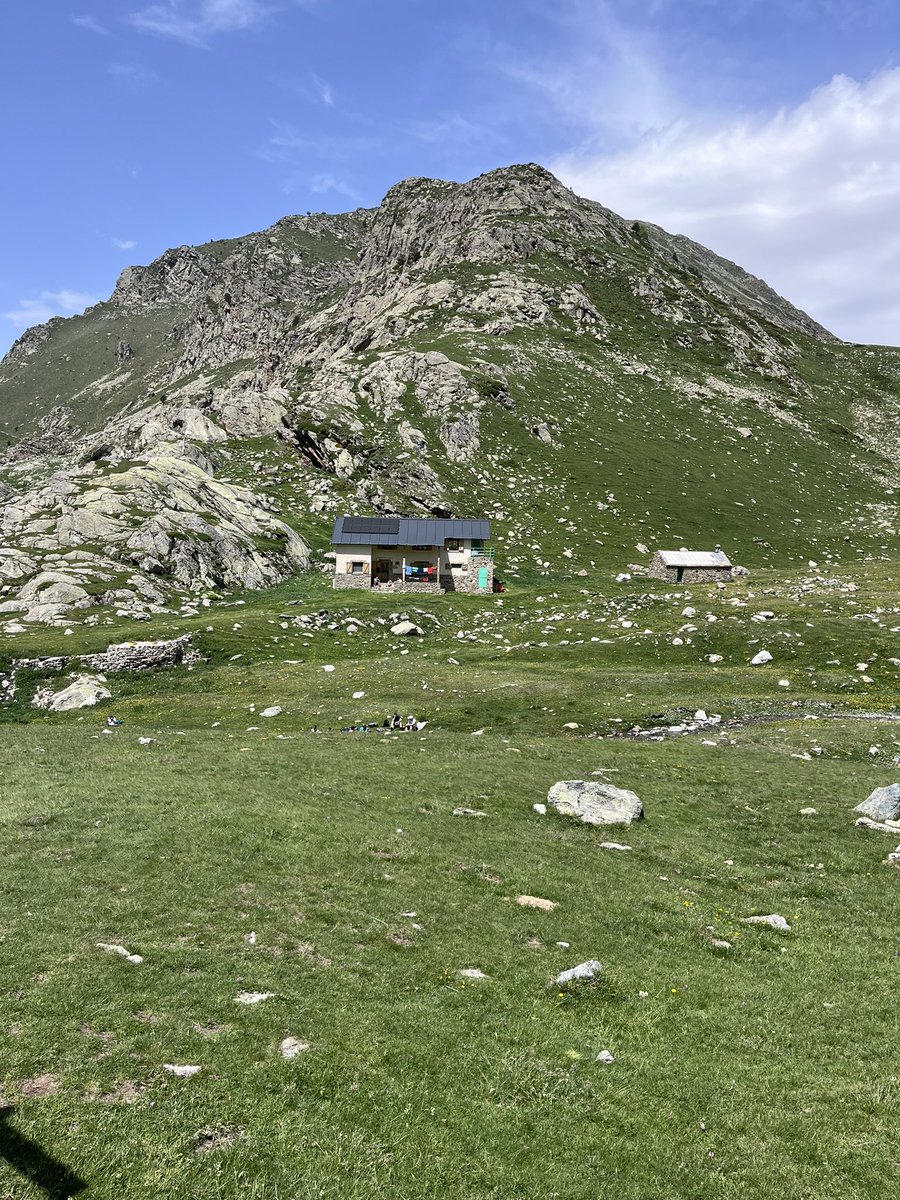 AComasFCB's tweet photo. Ruta per Queralbs pujant a nou creus passant per Núria, carenajant pic de l’Infern, bastiments, Gra de fajol i baixant per Coma de 🐄
🏃🏽‍➡️ 32,4km
🏔️ +2.758mD
📍Nou Creus - 2.799m
📍Pic del infern - 2.859m
📍Bastiments - 2.881m
📍Gra de Fajol - 2.714m

GO UltraPirineu100km https://t.co/NUjI2t5Pj2