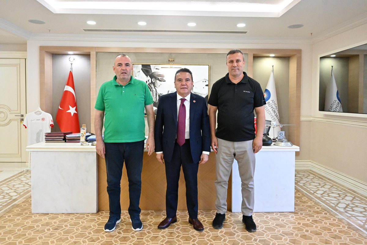 Muhittin Böcek (@bocekmuhittin) on Twitter photo Antalya Otobüsçüler Esnaf ve Sanatkarlar Odası Başkanı Yasin Arslan (@yasinarslan_07) ve Antalya Servisçiler Odası Başkanı Süleyman Şahin'i (<a href="/suleymansahnnn/">Süleyman Şahin</a>) makamımızda ağırladık.
Kent ulaşımının önemli paydaşlarıyla her zaman istişare içinde olmaya büyük önem veriyoruz. Antalya Otobüsçüler Esnaf ve Sanatkarlar Odası Başkanı Yasin Arslan (@yasinarslan_07) ve Antalya Servisçiler Odası Başkanı Süleyman Şahin'i (<a href="/suleymansahnnn/">Süleyman Şahin</a>) makamımızda ağırladık.
Kent ulaşımının önemli paydaşlarıyla her zaman istişare içinde olmaya büyük önem veriyoruz.