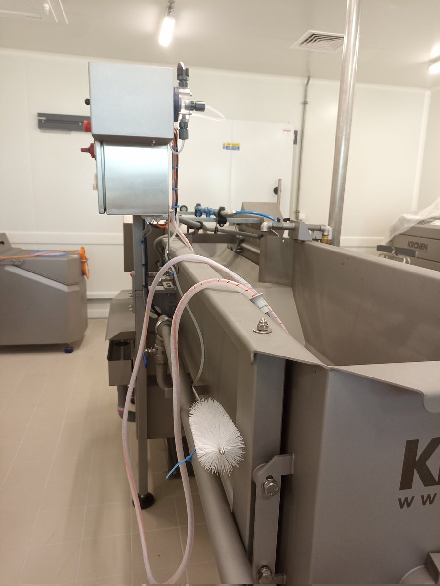 Chris_LE_MENTEC's tweet photo. Inauguration de la Fabrik du Sud Loire, cuisine centrale pour les écoles de @stsebsurloire, de Vertou et des Sorinières. Très bel outil au service de nos écoliers. https://t.co/yRwOUgJH6e