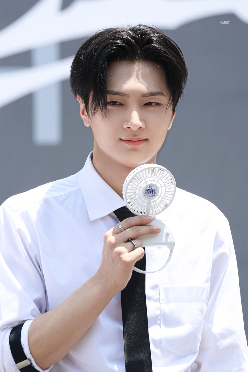 420toJAY's tweet photo. 250614 음악중심 미팬

니가웃으면나도좋아😁😁🫶🏻🫶🏻

#제이 #JAY #엔하이픈 #ENHYPEN https://t.co/MtcYQxcstx