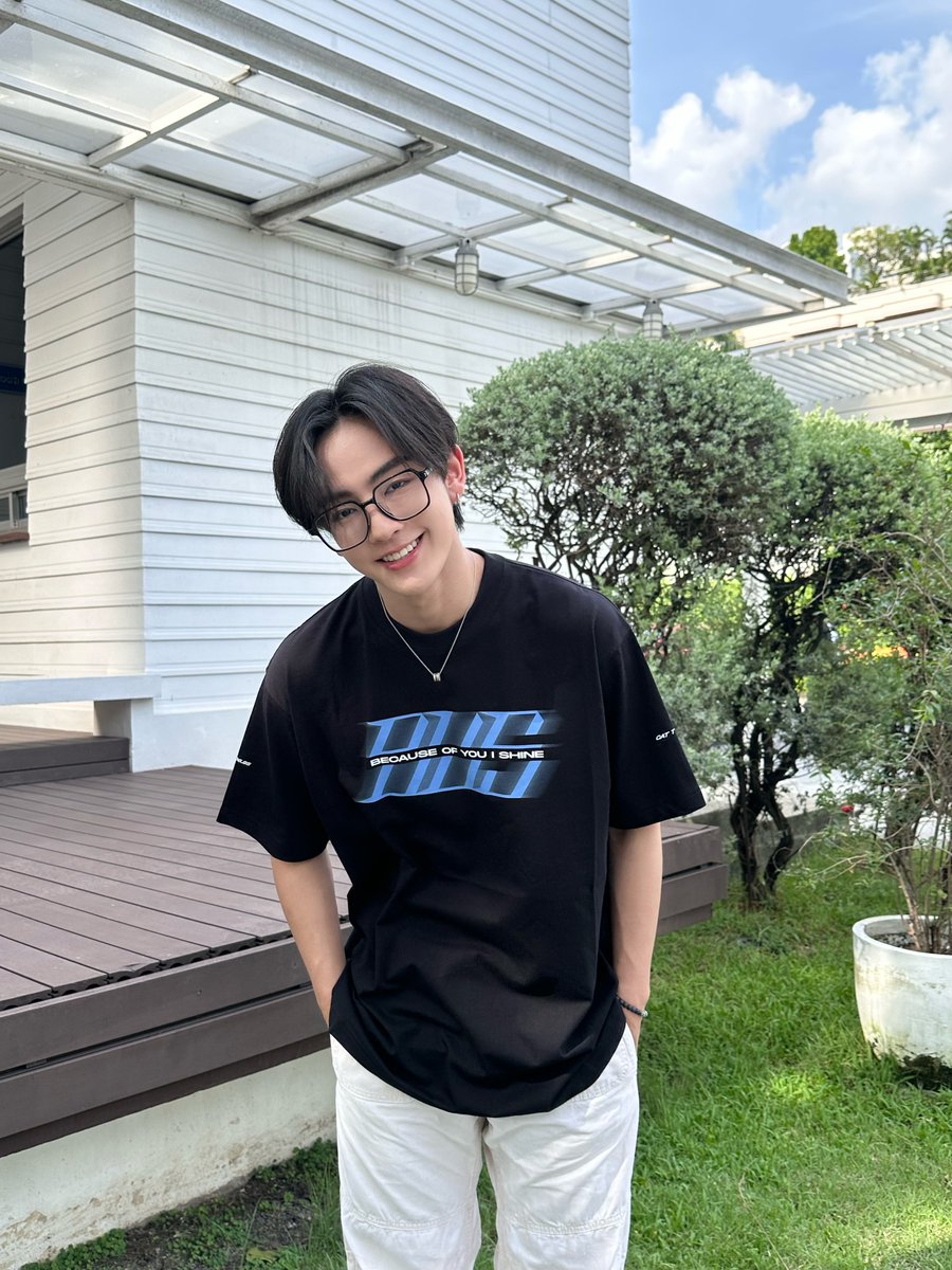 TADAMERCH's tweet photo. #HEARTchuthiwat อยากไปเจอทุกคนที่ CAT TSHIRT แล้วครับ 🤗

TADA MERCH x #CATTSHIRT
at #TADAMERCH BOOTH D16, D24
🗓️ 21-22 JUNE 2025
⏰ 12:00PM-10:00PM

📍 EXHIBITION HALL 6-8,
LG FLOOR - QSNCC

#CATRADIO
#BUSbecauseofyouishine https://t.co/Xhsz6phYOK