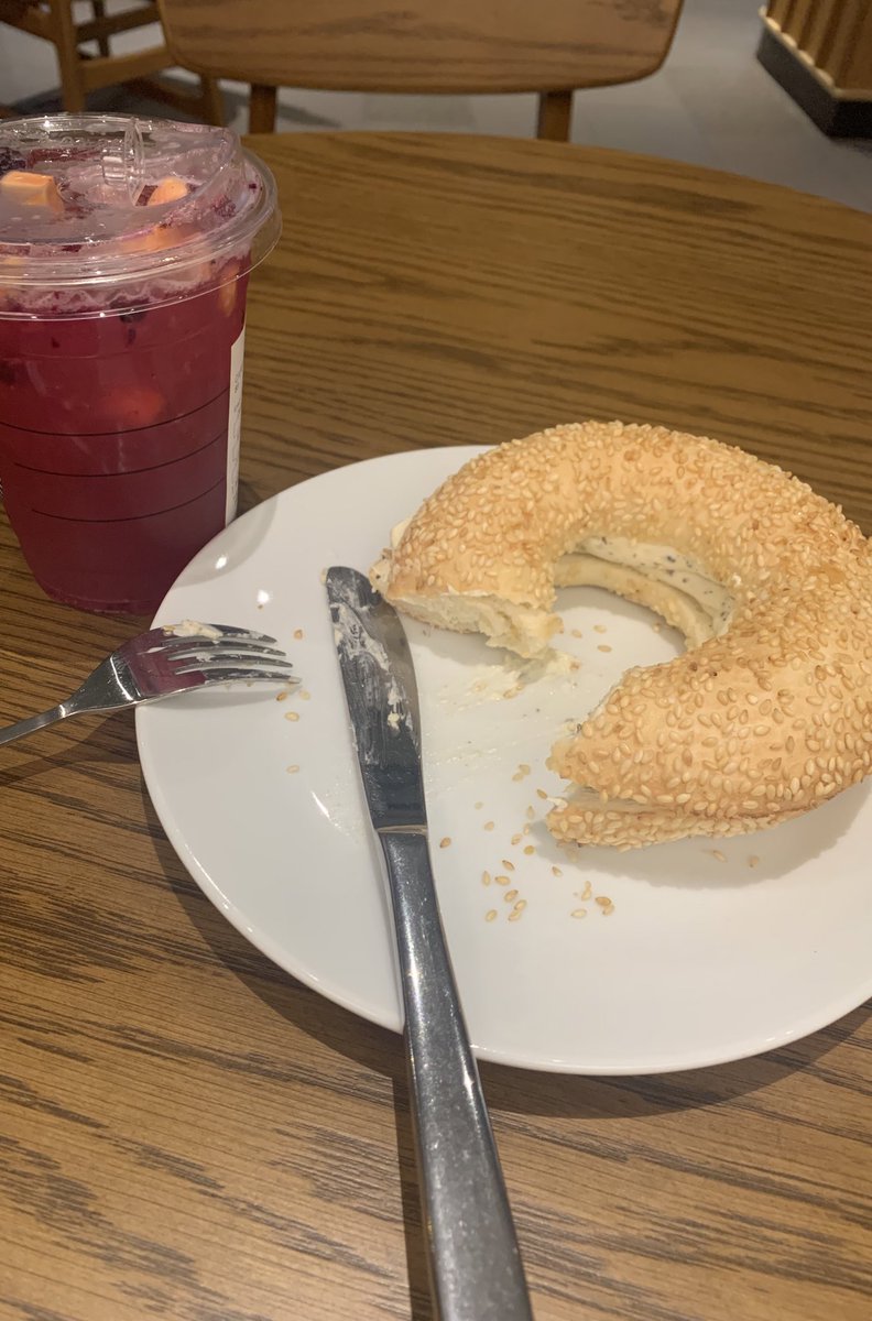 KathalBiryani's tweet image. Truffle cream cheese bagel and mango dragonfruit lemonade #woah #devoured