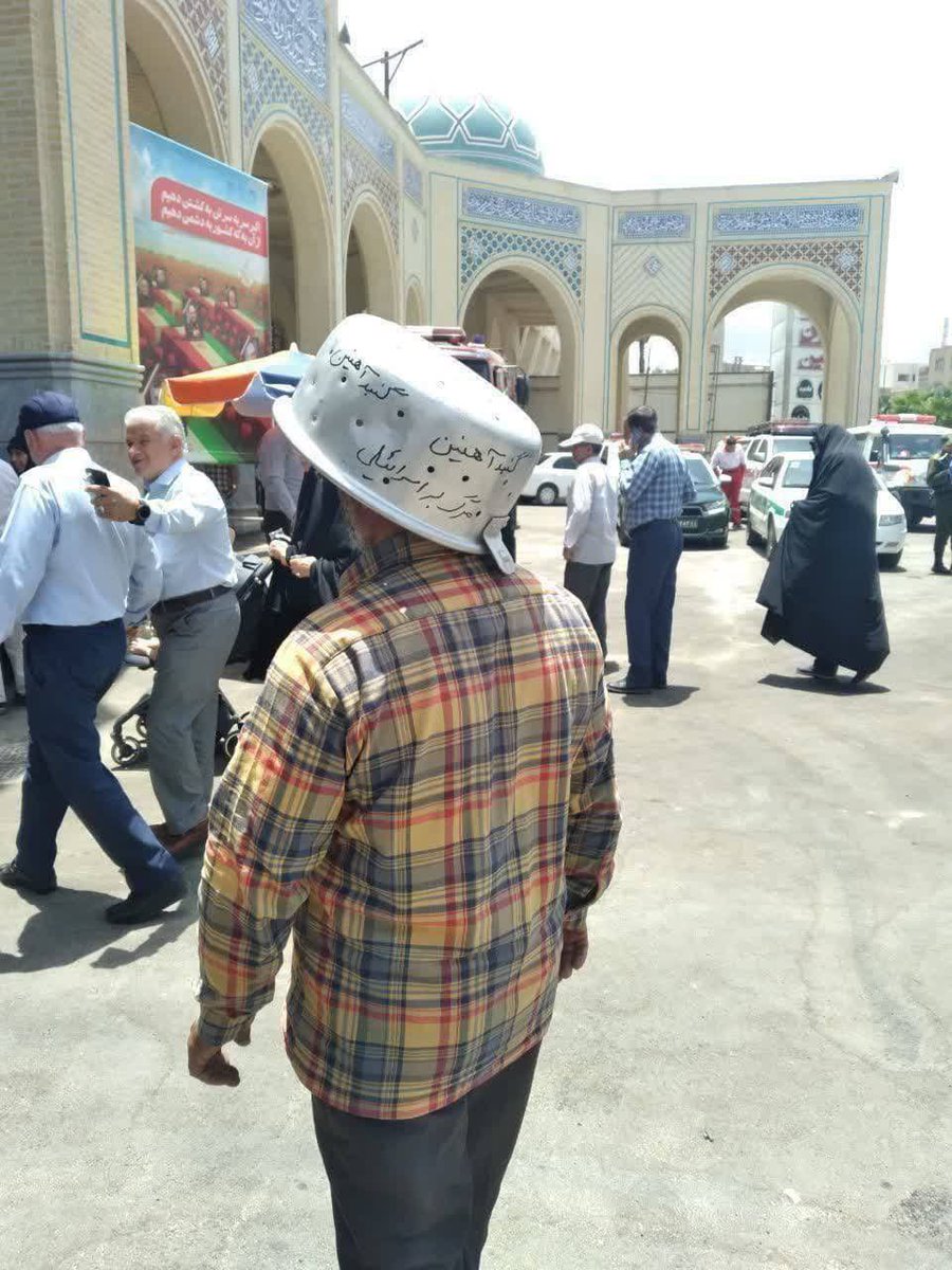 After being exhausted by Iranian missiles, a man in Tehran mocks the Zionist "Iron Dome" with a pot with a hole on his head..

#IranVsIsrael