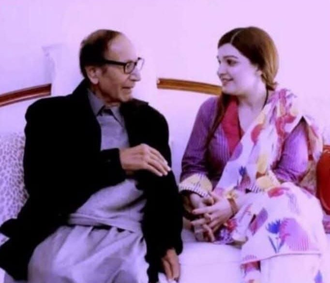 زندگی ھو تو چوہدری شجاعت حسین جیسی۔۔

نہ آواز ایسی کے آڈیو لیک ھو اور نہ صحت ایسی کے ویڈیو لیک ھو😜 🤣