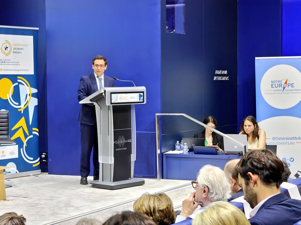 "Les premiers partenaires économiques des Européens doivent être… les Européens eux-mêmes !

[...] Il est grand temps que nous prenions conscience de notre potentiel.

Ayons le courage de choisir l’Europe 🇪🇺 !" - <a href="/steph_sejourne/">Stéphane Séjourné</a> 

#ConférenceJacquesDelors