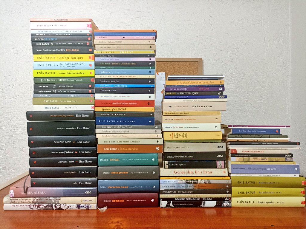 100+ kitapla Enis Batur.
