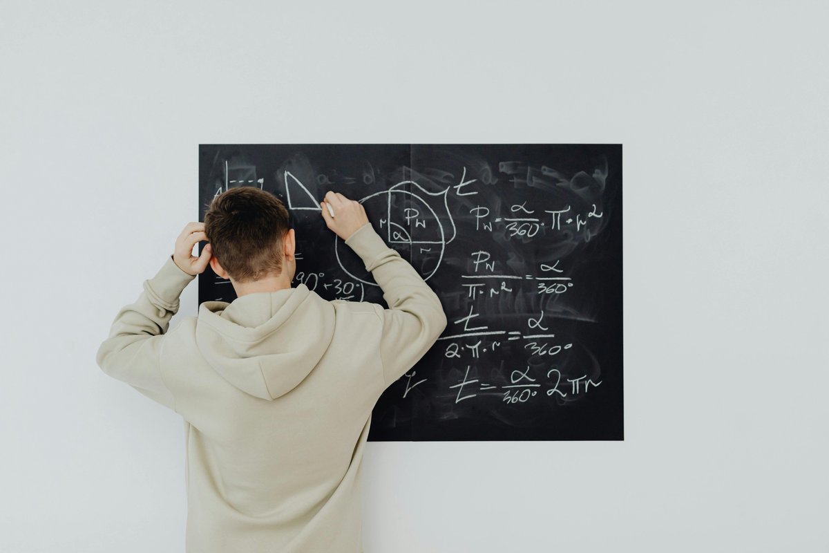 🎓 Le grand oral débute aujourd'hui 🎓

Du 23 juin au 2 juillet, les élèves passeront leur grand oral sur des sujets abordant différentes thématiques sur les sciences. Quels sont les meilleurs sujets que vous ayez eus ? 😊

#grandoral #science