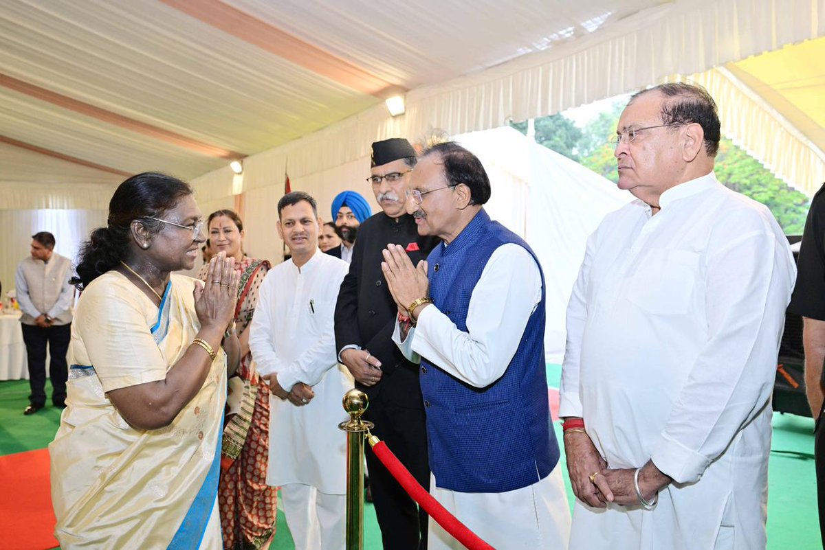 Dr. Ramesh Pokhriyal Nishank (@drrpnishank) on Twitter photo рдЖрдЬ рджреЗрд╣рд░рд╛рджреВрди рд╕реНрдерд┐рдд рд░рд╛рд╖реНрдЯреНрд░рдкрддрд┐ рдирд┐рдХреЗрддрди рдореЗрдВ рднрд╛рд░рдд рдХреА рдорд╛рдирдиреАрдп рд░рд╛рд╖реНрдЯреНрд░рдкрддрд┐ рд╢реНрд░реАрдорддреА рджреНрд░реМрдкрджреА рдореБрд░реНрдореВ рдЬреА рджреНрд╡рд╛рд░рд╛ рдЖрдпреЛрдЬрд┐рдд 'рдПрдЯ рд╣реЛрдо' рд╕реНрд╡рд╛рдЧрдд рд╕рдорд╛рд░реЛрд╣ рдореЗрдВ рд╕рд╣рднрд╛рдЧрд┐рддрд╛ рдХрд░ рдорд╛рдирдиреАрдп рд░рд╛рд╖реНрдЯреНрд░рдкрддрд┐ рдЬреА рдХреЛ рдЬрдиреНрдорджрд┐рд╡рд╕ рдХреА рд╣рд╛рд░реНрджрд┐рдХ рдмрдзрд╛рдИ рдПрд╡рдВ рдордВрдЧрд▓рдХрд╛рдордирд╛рдПрдБ рдкреНрд░реЗрд╖рд┐рдд рдХреАрдВред
рдЙрдирдХрд╛ рдЬреАрд╡рди рд╕рдорд░реНрдкрдг, рд╕рдВрдШрд░реНрд╖ рдФрд░ рд╕реЗрд╡рд╛ рдХрд╛ рдЕрдиреБрдкрдо рдЙрджрд╛рд╣рд░рдг рд╣реИ, рдЬреЛ рдЖрдЬ рджреЗрд╣рд░рд╛рджреВрди рд╕реНрдерд┐рдд рд░рд╛рд╖реНрдЯреНрд░рдкрддрд┐ рдирд┐рдХреЗрддрди рдореЗрдВ рднрд╛рд░рдд рдХреА рдорд╛рдирдиреАрдп рд░рд╛рд╖реНрдЯреНрд░рдкрддрд┐ рд╢реНрд░реАрдорддреА рджреНрд░реМрдкрджреА рдореБрд░реНрдореВ рдЬреА рджреНрд╡рд╛рд░рд╛ рдЖрдпреЛрдЬрд┐рдд 'рдПрдЯ рд╣реЛрдо' рд╕реНрд╡рд╛рдЧрдд рд╕рдорд╛рд░реЛрд╣ рдореЗрдВ рд╕рд╣рднрд╛рдЧрд┐рддрд╛ рдХрд░ рдорд╛рдирдиреАрдп рд░рд╛рд╖реНрдЯреНрд░рдкрддрд┐ рдЬреА рдХреЛ рдЬрдиреНрдорджрд┐рд╡рд╕ рдХреА рд╣рд╛рд░реНрджрд┐рдХ рдмрдзрд╛рдИ рдПрд╡рдВ рдордВрдЧрд▓рдХрд╛рдордирд╛рдПрдБ рдкреНрд░реЗрд╖рд┐рдд рдХреАрдВред
рдЙрдирдХрд╛ рдЬреАрд╡рди рд╕рдорд░реНрдкрдг, рд╕рдВрдШрд░реНрд╖ рдФрд░ рд╕реЗрд╡рд╛ рдХрд╛ рдЕрдиреБрдкрдо рдЙрджрд╛рд╣рд░рдг рд╣реИ, рдЬреЛ