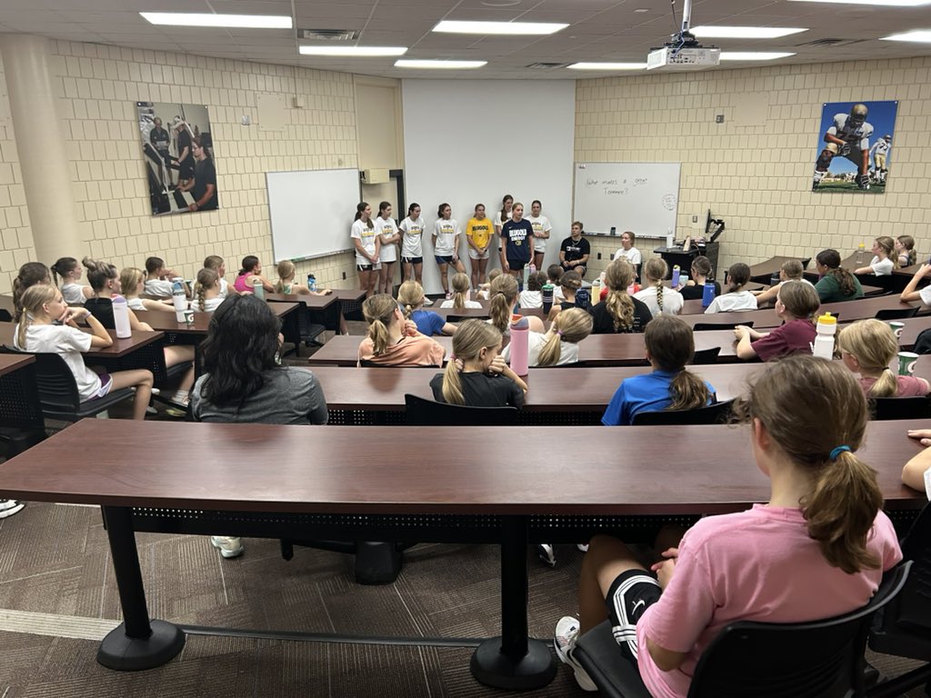 Ball Handling Camp 🏀

Back in the gym again today with our team and 85+ campers for ball handling and leadership skills! We love seeing so many repeat campers! Keep up the great work! 

#WeOverMe