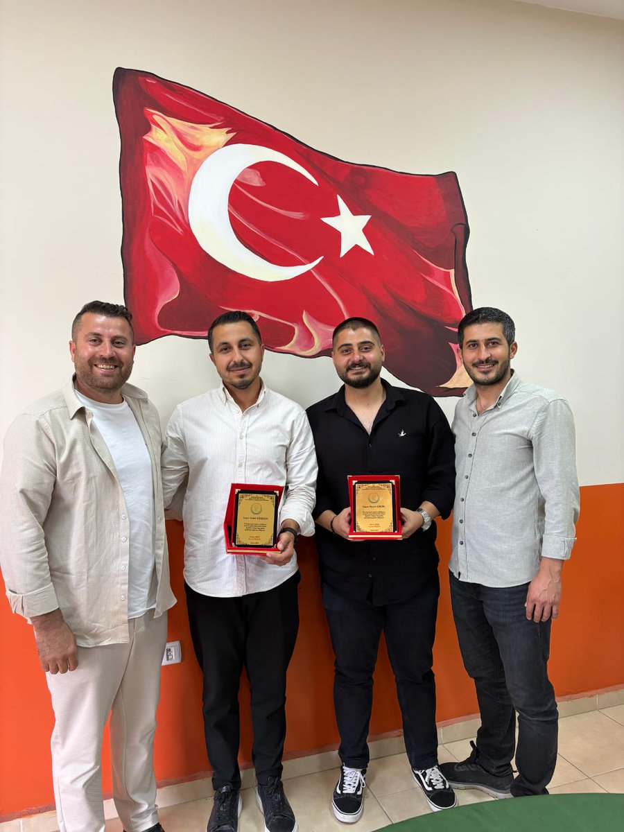 PatnosRam's tweet photo. Kurum Müdürümüz Ayhan KELEŞ İl dışına tayin olan kurumumuz Özel Eğitim Öğretmenleri Sabri KÖSESOY ve Nazım ERGİN'e plaket takdminde bulunarak yeni görev yerlerinde başarı dileklerinde bulundu...
#PatnosRamAilesi
@tcmeb @agrimem @hasan_kokrek @PatnosMEM @tutakmem @ayhankeles0461 https://t.co/vMLzntdcml