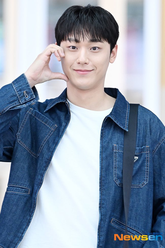 <#Update_ldh> 20250620

⭐️ รวมรูปภาพโดฮยอนลุคหนุ่ม Prada ออกเดินทางไปมิลาน เพื่อร่วมงาน Prada SS26 Menswear Fashion Show

ร่วมทวิตติดแท็กเพื่อส่งกำลังใจให้โดฮยอนกันนะคะ

PradaSS26xLeeDohyun
#PradaSS26xLDH
#PradaSS26 #LeeDoHyun
<a href="/Prada/">PRADA</a>