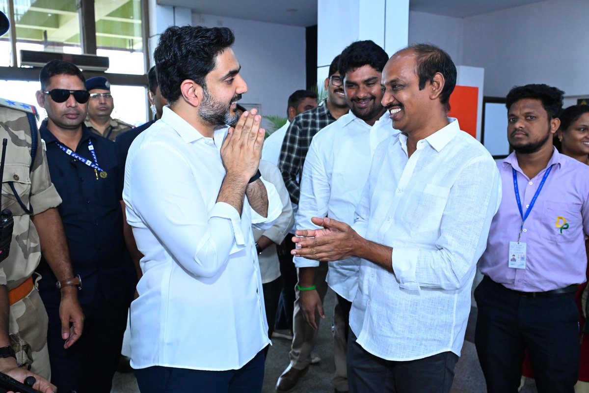 Dr.Vepada Chiranjeevi Rao (@chiranjeevimlc) on Twitter photo రేపు జరగబోయే అంతర్జాతీయ యోగ దినోత్సవం ( యోగాంధ్ర) సందర్భంగా విశాఖపట్నం విచ్చేసిన విద్యాశాఖ మంత్రివర్యులు శ్రీ<a href="/naralokesh/">Lokesh Nara</a> గారిని కలుసుకోవడం జరిగింది.
#vizag
#yoga రేపు జరగబోయే అంతర్జాతీయ యోగ దినోత్సవం ( యోగాంధ్ర) సందర్భంగా విశాఖపట్నం విచ్చేసిన విద్యాశాఖ మంత్రివర్యులు శ్రీ<a href="/naralokesh/">Lokesh Nara</a> గారిని కలుసుకోవడం జరిగింది.
#vizag
#yoga