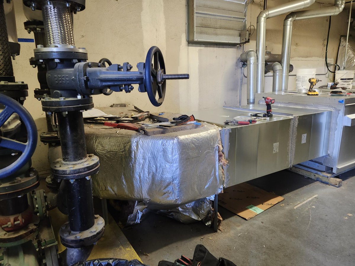 Construction update! 🚧 We've installed two new air handling systems at Addison Highrise for better building comfort. Keep an eye out for more improvements across Cuyahoga County!
🔗 cmha.net/about_us/const…