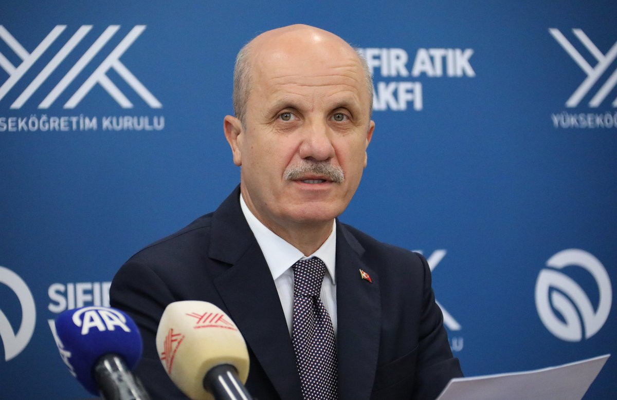 erolozvar's tweet photo. Yükseköğretim Kurulumuz ve @sifiratikvakfi0 arasında imzalanan protokol, üniversitelerimizle sivil toplum kuruluşları arasında çevresel farkındalık ve sürdürülebilirlik temelli iş birliğinin güzel bir örneği. 
Protokolün, Muhterem @EmineErdogan Hanımefendinin himayelerinde başlatılan Sıfır Atık Projesi kapsamında önümüzdeki dönemde pek çok projeye zemin hazırlayacağına inanıyorum.