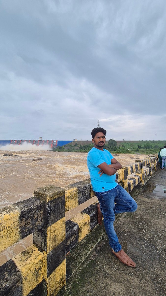 जिसके पास option होते हैं,
वो किसी के नहीं होते।