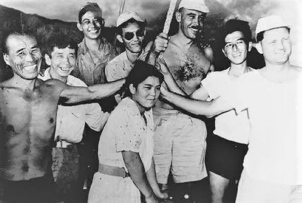 ช่วงสงครามโลกครั้งที่ 2 ผู้หญิงคนนึงต้องติดเกาะกับผู้ชาย 32 คน แต่ละคนแย่งชิงเธออย่างบ้าคลั่งจนถึงขั้นลงมือฆ่ากันเอง (มีต่อ)