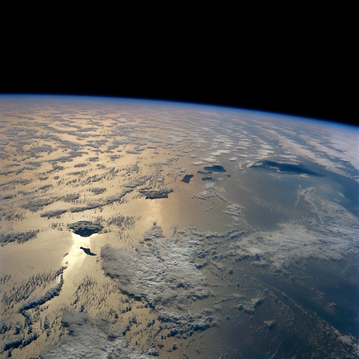Take a minute to enjoy the view

It's the solstice today... again! Didn't we just have one?

What better reminder to pause and reflect on where we are.

📷 View of the Hawaiian Islands seen from the deck of space shuttle Discovery taken 40 years ago during the STS-51G mission.