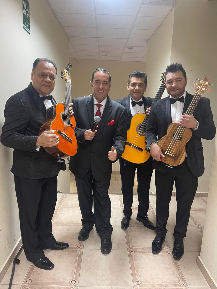 Fue un privilegio acompañar en la gira nacional a nuestros artistas amigos: Trio Los Panchos y los Hermanos Núñez como su #VozOficial en hermosas ciudades como #Quito, #Ambato y mi querida #Riobamba gracias a Gala Producciones 

Próximamente se vienen nuevas sorpresas