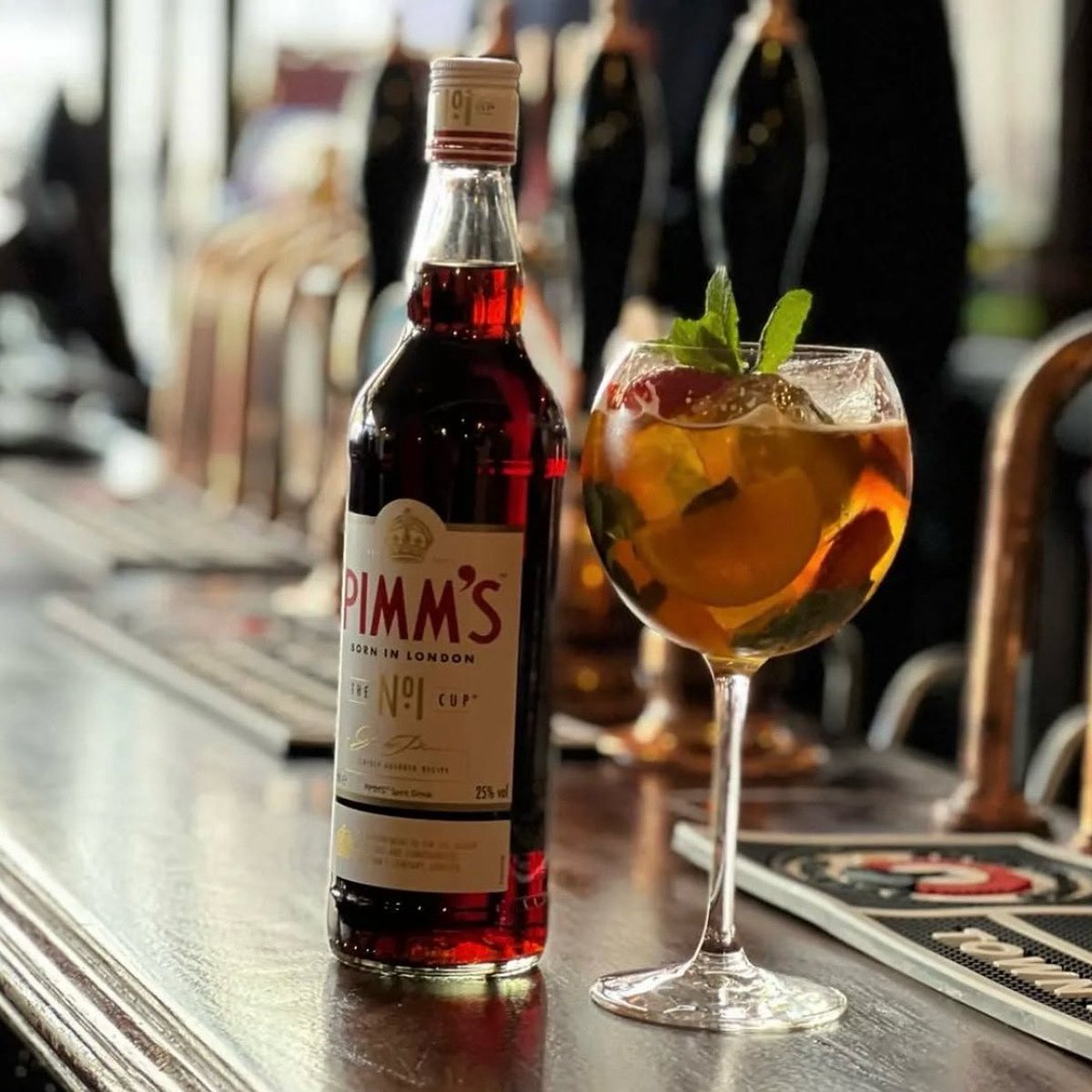 It’s always somewhere Pimms o’clock. Pop in and enjoy the refreshing taste of Pimm’s in our secret garden.

#summer #garden #pimmsoclock🍹 #colddrink #goodvibe #londonbridge #shard #boroughmarket