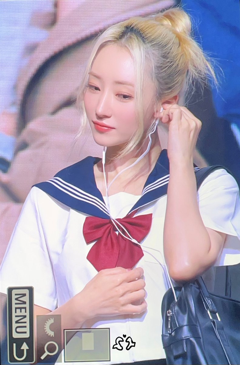 PEPPER0810's tweet image. 250620 팬싸인회 프리뷰
이어폰 속은 좋아하는 노래
눈앞엔 좋아하는 사람..❤️
#드림캐쳐 #유아유 #수아 #김보라
#Dreamcatcher #UAU #SUA