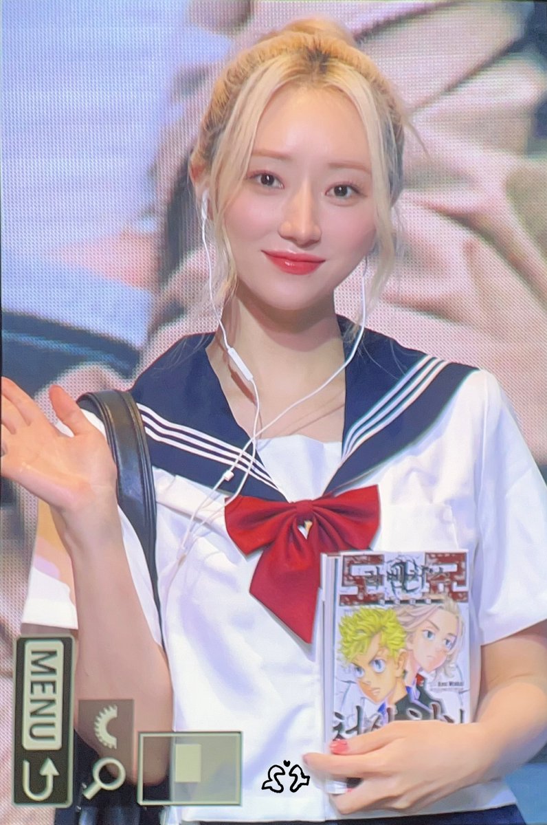 PEPPER0810's tweet image. 250620 팬싸인회 프리뷰
이어폰 속은 좋아하는 노래
눈앞엔 좋아하는 사람..❤️
#드림캐쳐 #유아유 #수아 #김보라
#Dreamcatcher #UAU #SUA