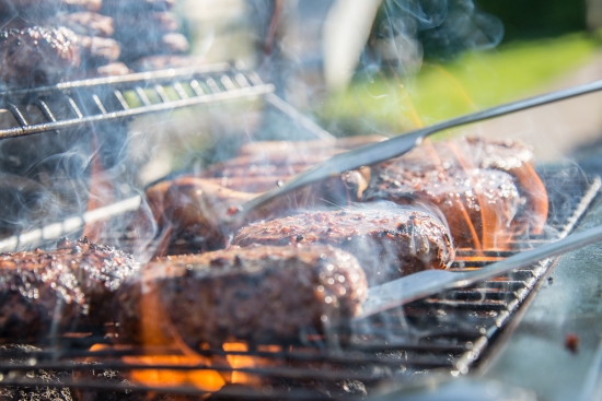 It's the official first day of summer 🌞. And grilling 🍔  and campfires 🔥 are summer staples!  But it's important to keep those flames where they belong. Read more to stay safe this summer.
ow.ly/A6JY50WbNgn

 #SummerSafety #CampfireSafety #FireSafety
