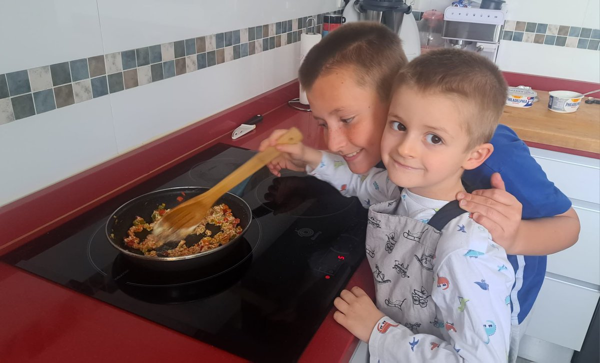 🍎 ¡Ya está aquí el Recetario Saludable de la Patrulla Vedruna-ON! Un proyecto hecho con amor por las familias de Infantil 💚 Cada receta es sabor, tradición y colaboración 🥦
¡Encuéntralo en el siguiente enlace! 👉🏽🔗 read.bookcreator.com/g8asCaQc5RZLnE…

#Recetario #VedrunaOn #SomosFamilia