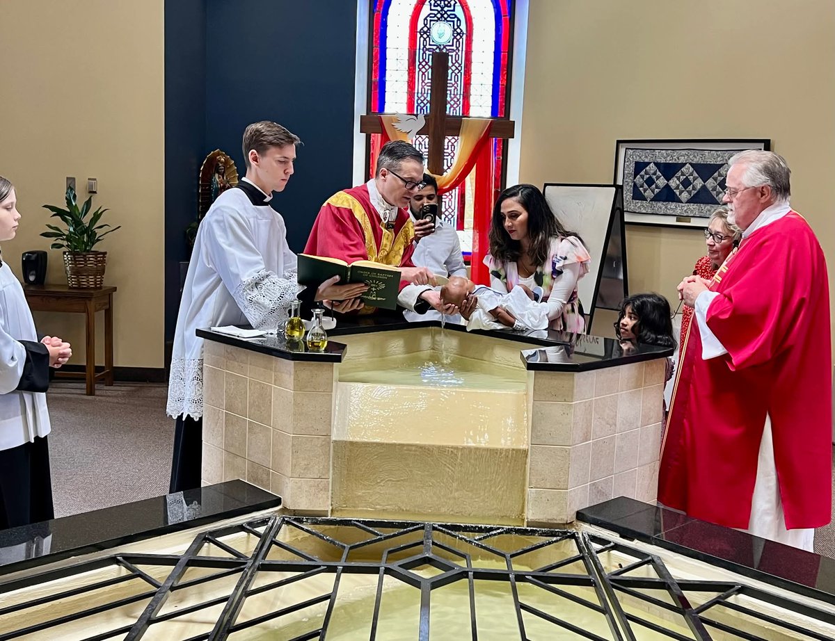 ArchlouVocation's tweet image. Great to see seminarian Jonathan Heitkemper already getting involved at his summer assignment St. Athanasius. He has served at 2 baptisms so far.
#archlouvocations #seminarylife #SummerAssignment