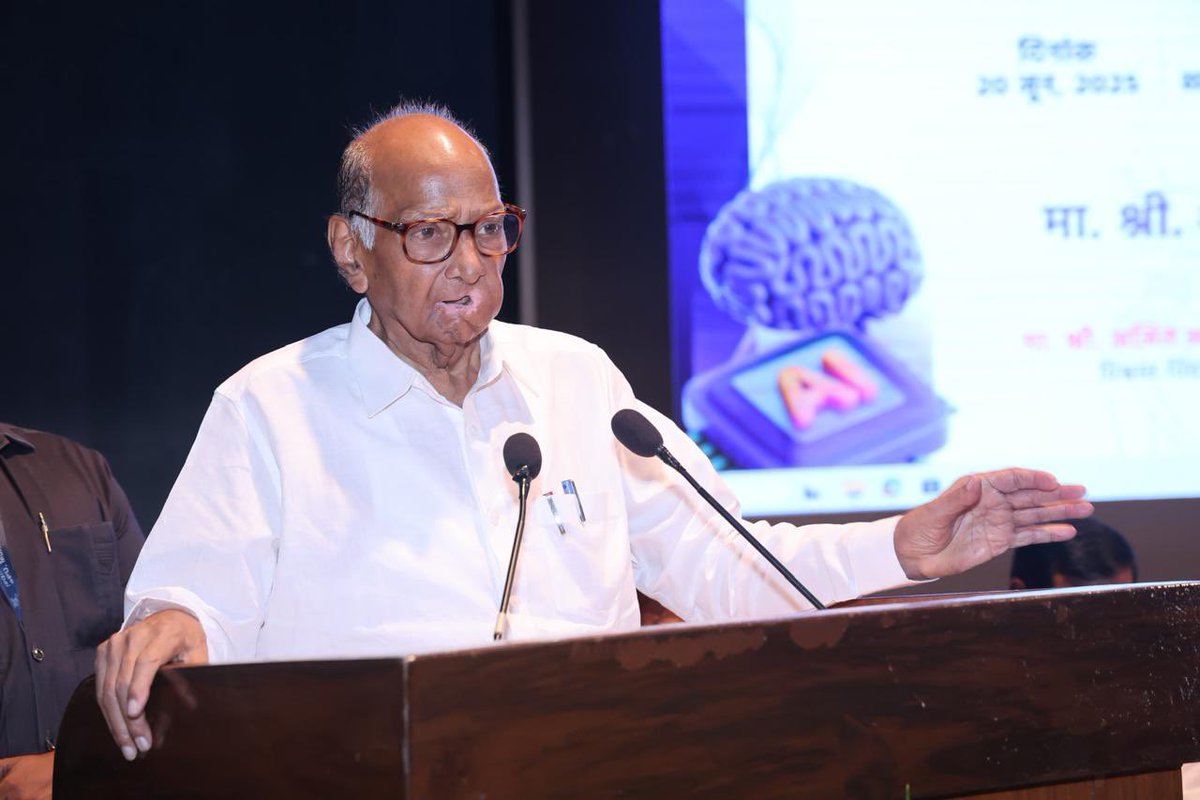 PawarSpeaks's tweet photo. बारामतीच्या विद्या प्रतिष्ठानमध्ये 'कृत्रिम बुद्धिमत्ता क्षेत्रातील करिअर व संधी' (AI Career Pathways Exploring Opportunities in Artificial Intelligence) ह्या एकदिवसीय कार्यशाळेत विद्यार्थ्यांशी 'शेतीतील AI क्रांती आणि बारामतीतून घेतला जाणारा पुढाकार' ह्यावर संवाद साधला.   

सन्माननीय व्यासपीठ आणि सहकारी बंधू-भगिनींनो...

गेले दोन- अडीच तास आपण सर्वजण 'कृत्रिम बुद्धिमत्ते'संबंधी जाणकारांचे विचार ऐकतोय. विद्या प्रतिष्ठानने Artificial intelligence च्या संदर्भात कालपासून इथे कार्यशाळा आयोजित केली. त्या कार्यशाळेत सहभागी व्हायला मला मनापासून आनंद आहे. विद्या प्रतिष्ठानच्या प्रवासाचा हा एक महत्वाचा टप्पा आहे. बारामतीसाठी ते एक अभिमानास्पद पाऊल आहे. आपण आपल्या शहराची भविष्यासाठी Innovation म्हणजेच 'अभिनव कल्पनांचे केंद्र' म्हणून देशाच्या नकाशावर ओळख होईल, अशी काळजी करत आहोत.

आपण सध्या Artificial intelligence द्वारे चालवल्या जाणाऱ्या परिवर्तनाच्या युगात प्रवेश करत आहोत. ही एक अशी 'ज्ञान क्रांती' आहे की जगात शिक्षण, कामकाज आणि जीवनशैली पूर्णपणे बदलतेय. अलीकडे हे प्रगत तंत्रज्ञान फक्त मुंबई, दिल्ली, बेंगलोर, हैदराबाद अशा महानगरांपुरतं मर्यादित होतं. पण ते आज या मोठ्या शहरांची सीमा पार करत आहे. आपण ही अत्याधुनिक सुविधा थेट ग्रामीण भागात व महाराष्ट्रात घेऊन आलो. आपण दाखवून देत आहोत की, जागतिक दर्जाची नवसंशोधन ग्रामीण पातळीवर सुद्धा सुरू होऊ शकते. मला अभिमान आहे की, भारत सरकारच्या 'AI मिशन'च्या अनुषंगाने हे बारामती मधील खाजगी 'सेंटर ऑफ एक्सलन्स' काही कालावधीमध्ये पूर्ण होईल. त्याचं बांधकाम सुरू आहे. माझी खात्री आहे की, दिवाळीच्या आसपास हे आपलं केंद्र या ठिकाणी पूर्णत्वाला गेलेलं तुम्हा सर्वांना पाहायला मिळेल. 

आपण याची सुरुवात कुठून केली? हे मी तुम्हाला थोडक्यात सांगू इच्छितो. मला आठवतंय की, १९७२ साली एक साधं स्वप्न आणि ठाम विश्वास घेऊन विद्या प्रतिष्ठानची आपण स्थापना केली. त्यावेळी एका शाळेपासून त्याची सुरुवात झाली. आज या संस्थेमध्ये कला, विज्ञान, वाणिज्य, अभियांत्रिकी, कायदा, जैव तंत्रज्ञान इ. शाखांमध्ये बालवाडी पासून ते पदव्युत्तर शिक्षण देणारं प्रतिष्ठान म्हणून आपली ओळख आता झालेली आहे. ग्रामीण महाराष्ट्रातील अनेक विद्यार्थी येथे येतात व आपलं भविष्य घडवतात. आमचं ध्येय केवळ इमारती आणि सुविधा तयार करणं इतकंच नाही. तर शेतकरी, कष्टकरी, महिला, समाजातील कमकुवत घटक आणि मागासवर्गातील मुलं- मुली यांनाही पुणे व मुंबईच्या विद्यार्थ्यांप्रमाणेच संधी प्राप्त व्हाव्यात, हा आमचा उद्देश होता. या विचाराची फलश्रुती सांगायचं झालं तर, 'करिष्मा इनामदार' ही एक लहान समाजातली मुलगी विद्या प्रतिष्ठानमध्ये शिकली आणि आता थेट NASA मध्ये शास्त्रज्ञ म्हणून काम करतेय.

मित्रांनो, भारतामध्ये AI सारख्या उदयोन्मुख तंत्रज्ञानामध्ये नेतृत्व करण्याची उत्तम संधी आहे. कारण आपल्याकडे आयटी व संगणक विज्ञानासाठी प्रतिभावान मनुष्यबळ आहे. अनेक वर्षांपूर्वी मला ही गोष्ट जाणवू लागली होती. त्यादृष्टीने विद्या प्रतिष्ठानात 'सेंटर ऑफ एक्सलन्स' स्थापन करण्याचं ठरवलं. बारामतीच्या कृषी विज्ञान केंद्रामध्ये Microsoft आणि Oxford University यांच्याशी भागीदारी केली. 'Farm of the Future' हा प्रयोग सुरू केला. आपल्याला आश्चर्य वाटेल की, या दोन्ही संस्थांनी आम्हा लोकांना साथ दिली आणि नुसतीच साथ दिली नाही तर कृषी क्षेत्रामध्ये AI चा वापर करण्यासाठी Microsoft ने ७१ तज्ञांची नियुक्ती केली. Oxford University ने १३ तज्ञ या संशोधनासाठी Recruit केले. या दोघांच्याही कष्टांतून आणि अभ्यासातून एक नवीन अभ्यासक्रम तयार झाला. त्याची सुविधा आपण इथून देण्याचा निर्णय घेतलेला आहे. माझी खात्री आहे की, आत्मविश्वासाने भारलेला आणि जगाच्या पाठीवर कुठेही जाऊन आपली भूमिका मांडण्याची कुवत असलेला 'विद्यार्थी वर्ग' हा यातून तयार होऊ शकेल. 

आज भारताकडे AI सारख्या उदयोन्मुख तंत्रज्ञानामध्ये नेतृत्व घेण्याची संधी आहे. पण आपल्याकडे आयटी व संगणक विज्ञानात प्रतिभावान मनुष्यबळ आहे. त्याचा आधार घेऊनच आपण Microsoft आणि Oxford यांची मदत घेऊ शकलो. आता मला असं वाटतं जे काही आपण केलं, त्या उपक्रमातून एक पाऊल पुढे जाऊन 'सेंटर ऑफ एक्सलन्स' ची अंमलबजावणी थोड्याच कालावधीत इथे तयार होईल.